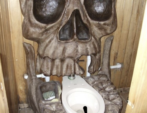 37 Funky Toilets We'd Want to Take a Drunk Leak In